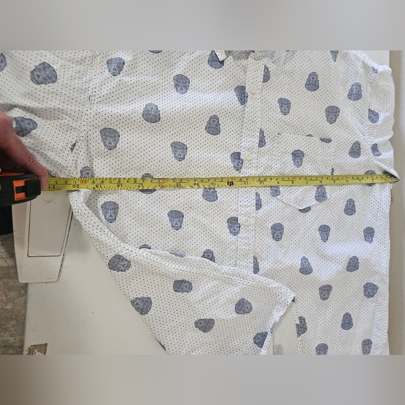 One Resolution Clothing Men's Short Sleeve Skulls Button Up Shirt M - Picture 10 of 10